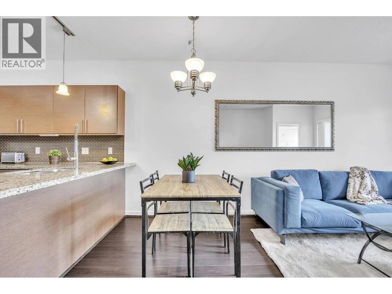 205 2239 KINGSWAY