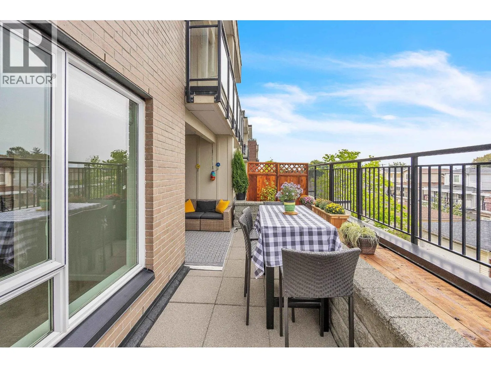 205 2239 KINGSWAY