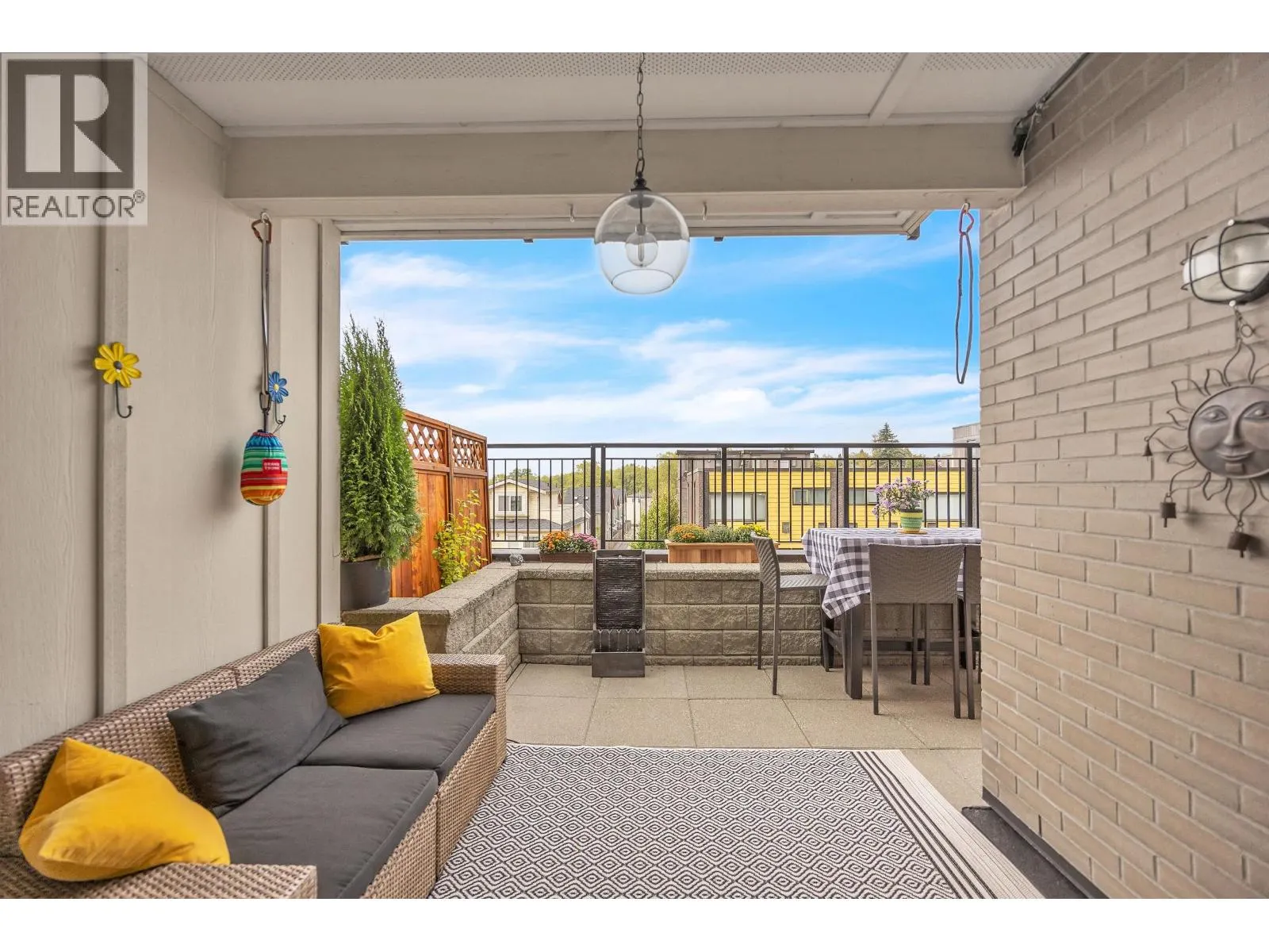 205 2239 KINGSWAY