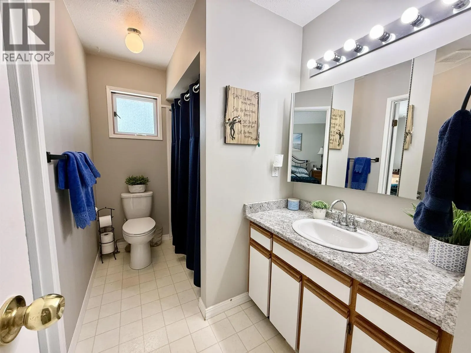 2893 OAKRIDGE CRESCENT