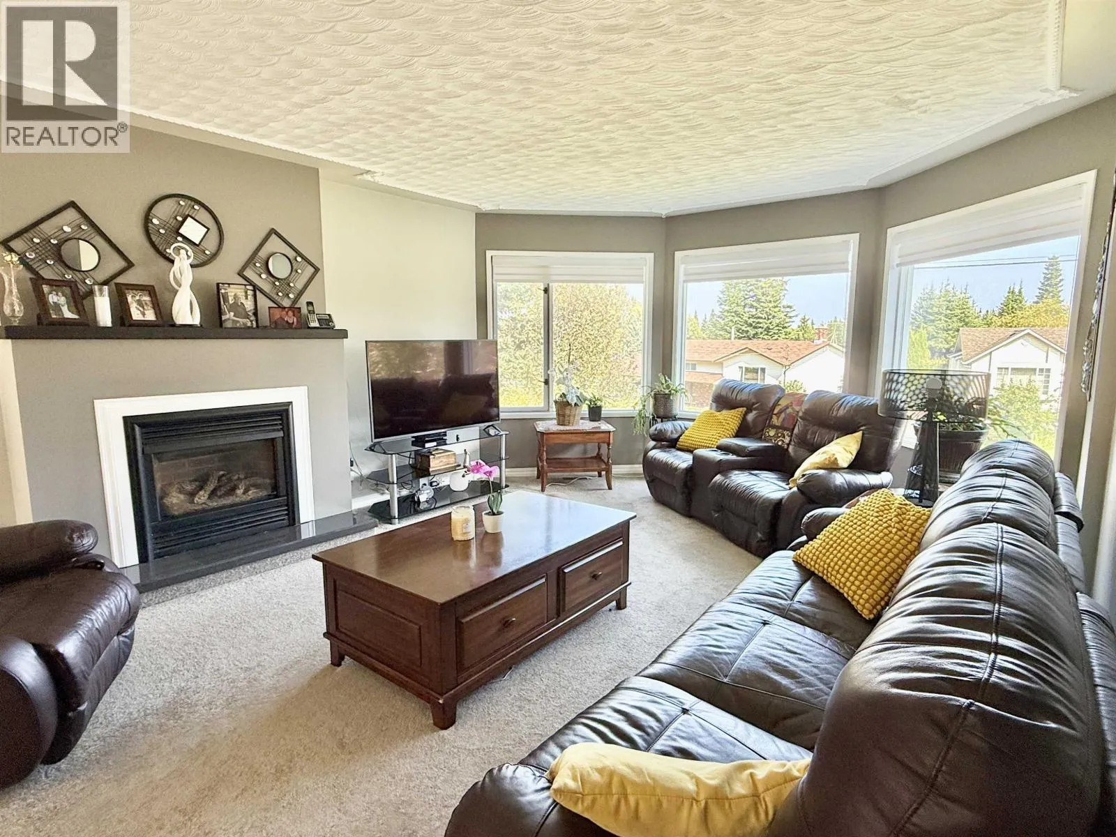 2893 OAKRIDGE CRESCENT