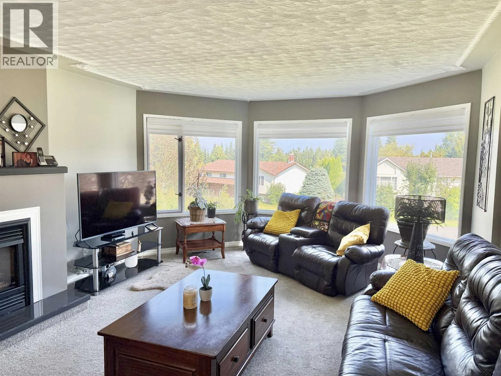 2893 OAKRIDGE CRESCENT