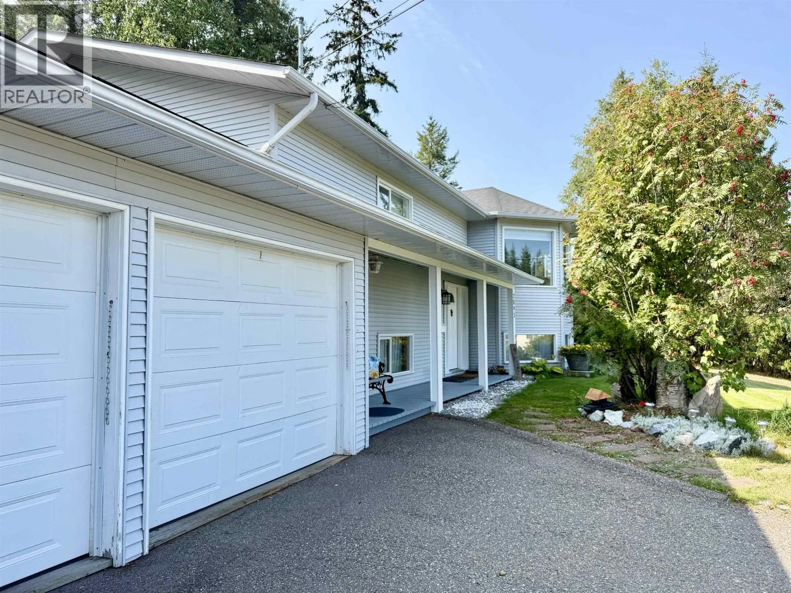 2893 OAKRIDGE CRESCENT