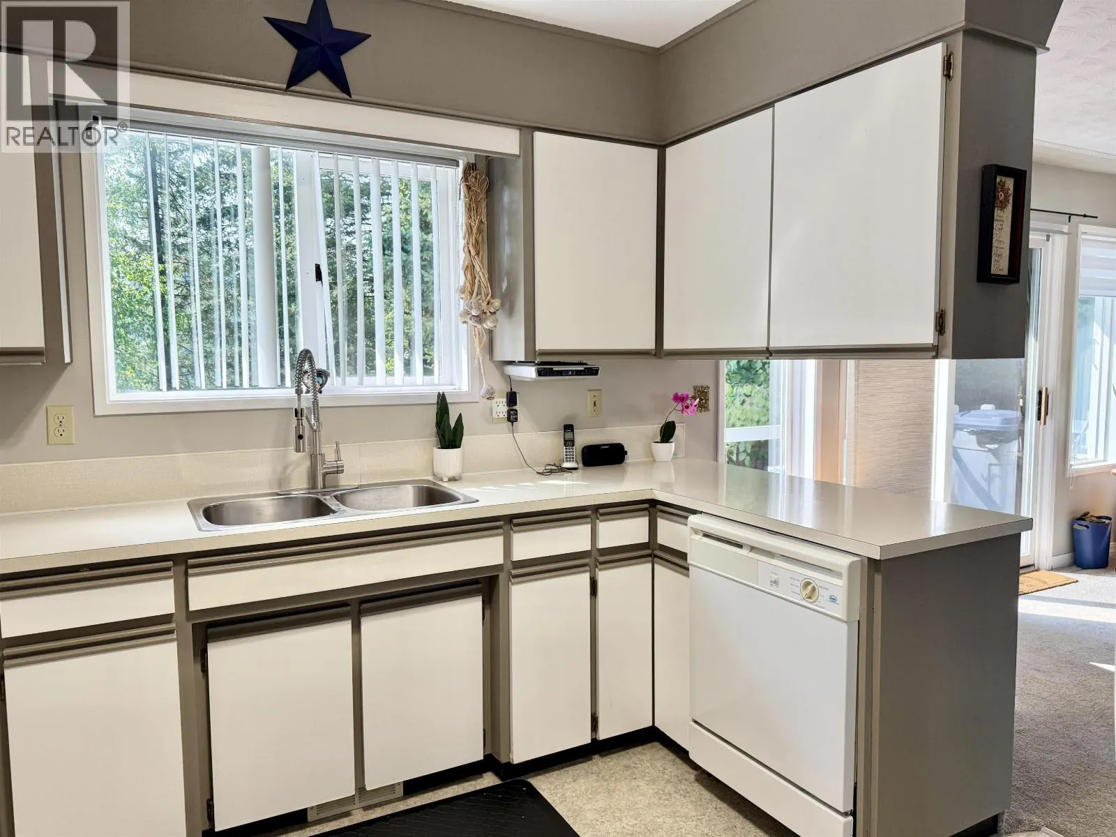2893 OAKRIDGE CRESCENT