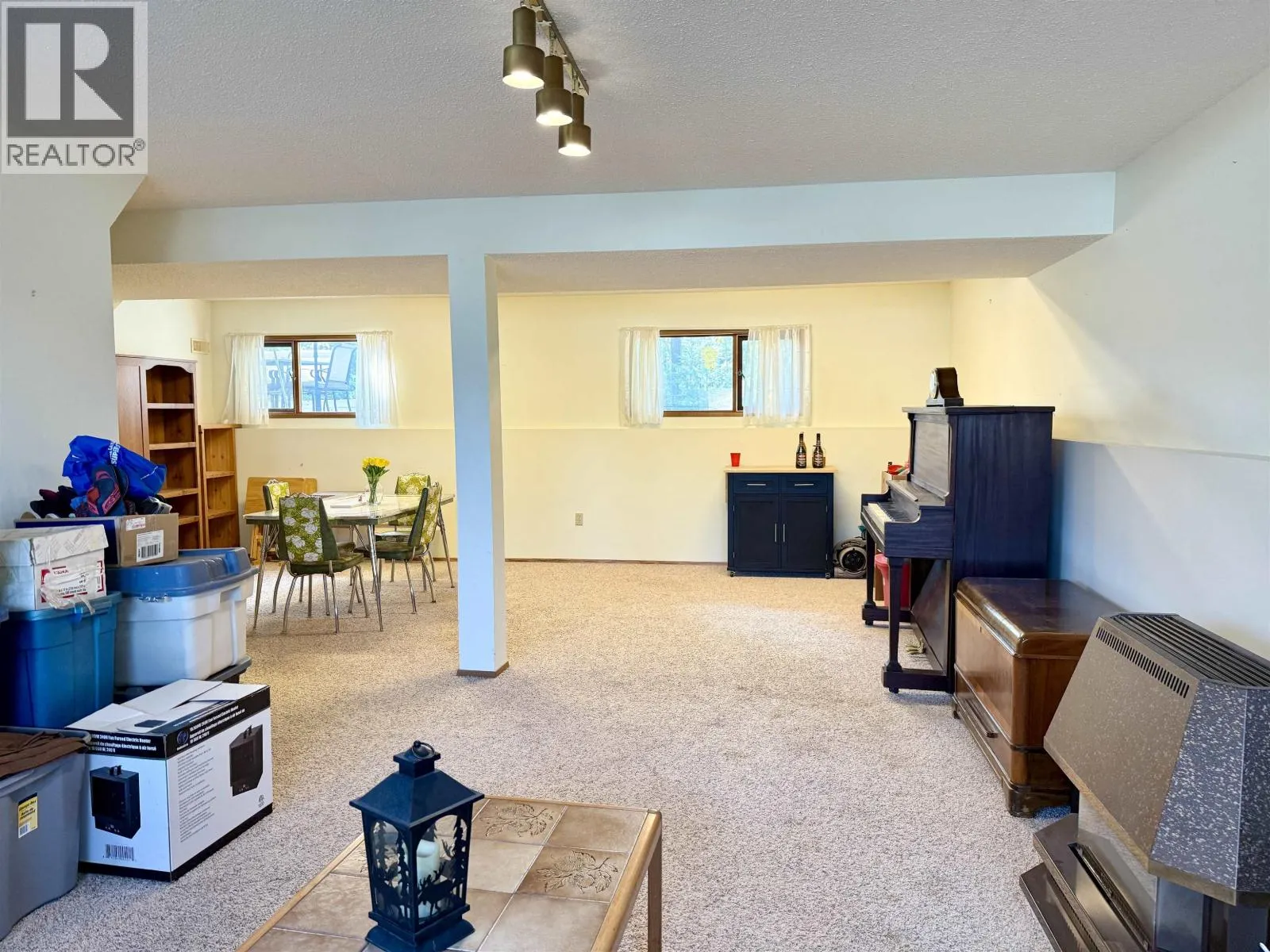 2893 OAKRIDGE CRESCENT