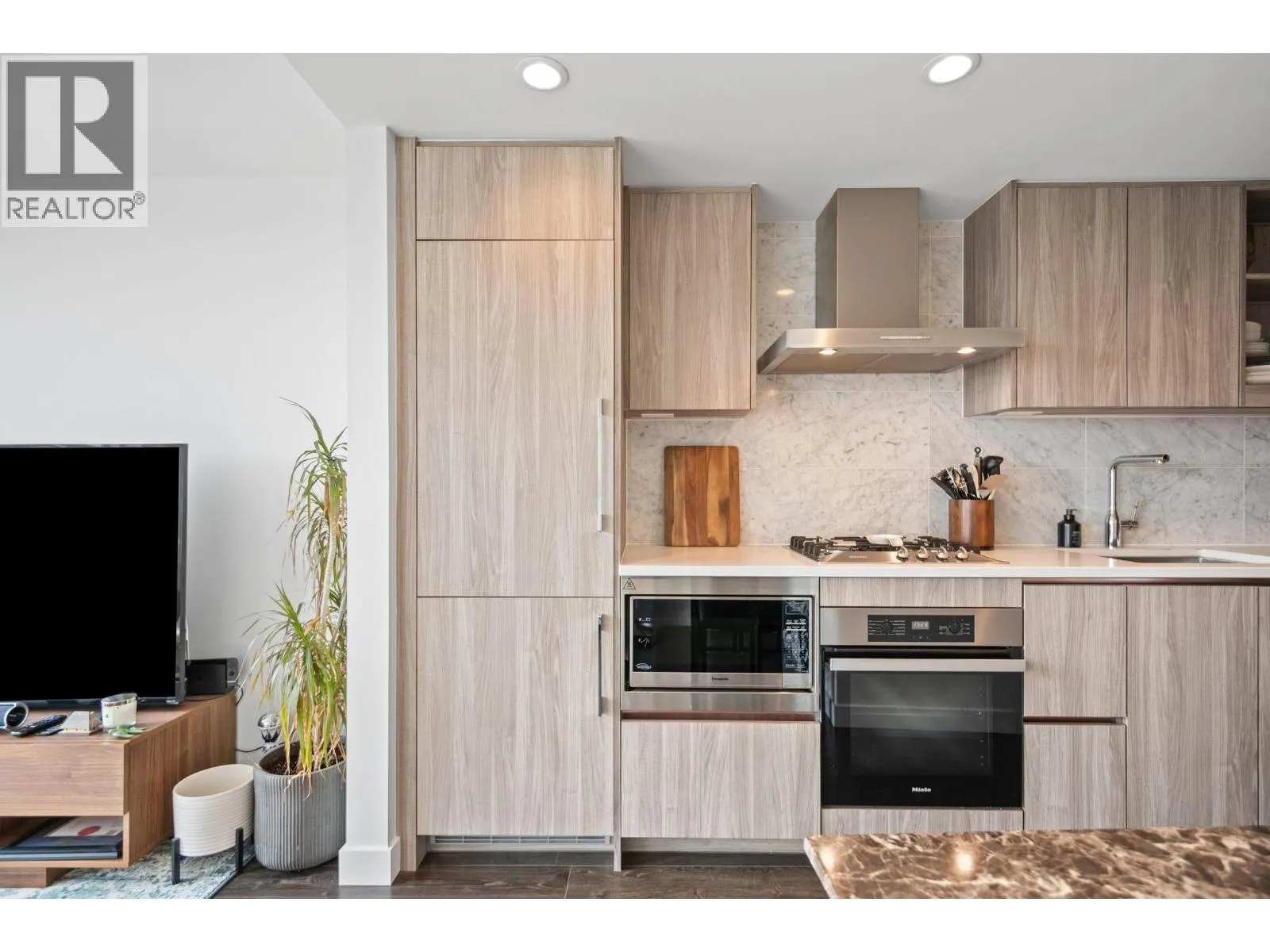 1501 1768 COOK STREET