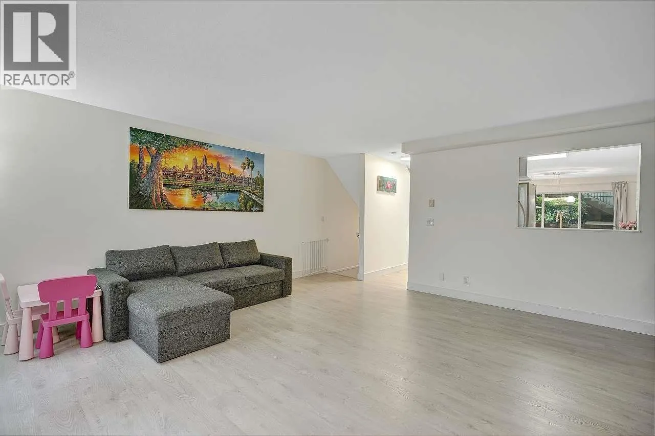 144 SHORELINE CIRCLE