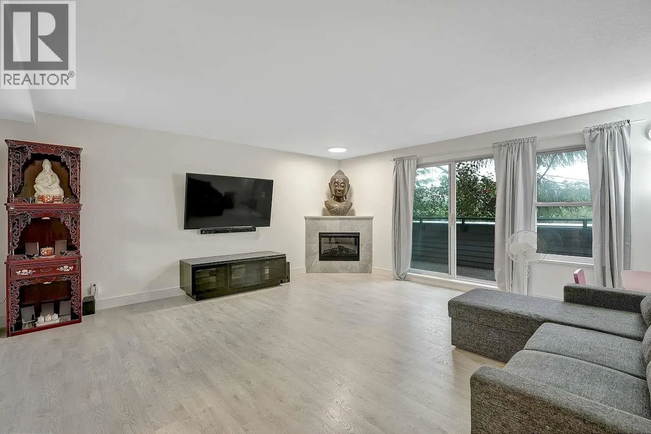 144 SHORELINE CIRCLE