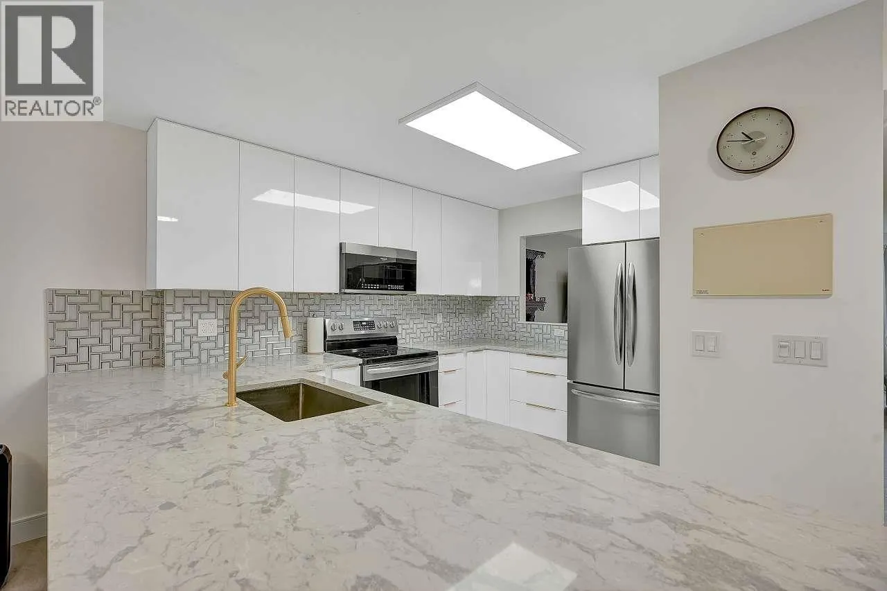 144 SHORELINE CIRCLE
