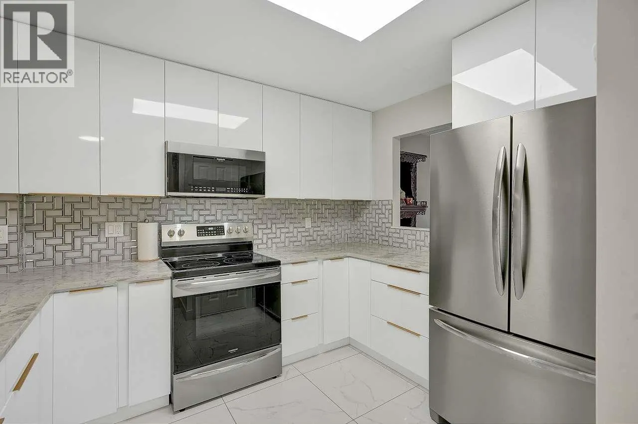 144 SHORELINE CIRCLE