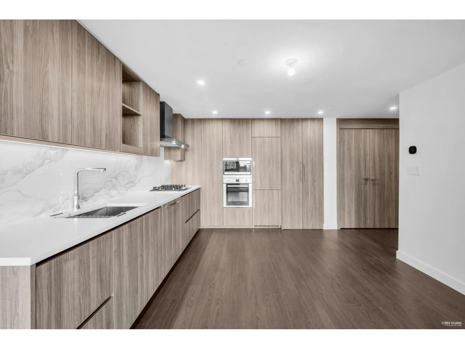 805 13778 100 AVENUE