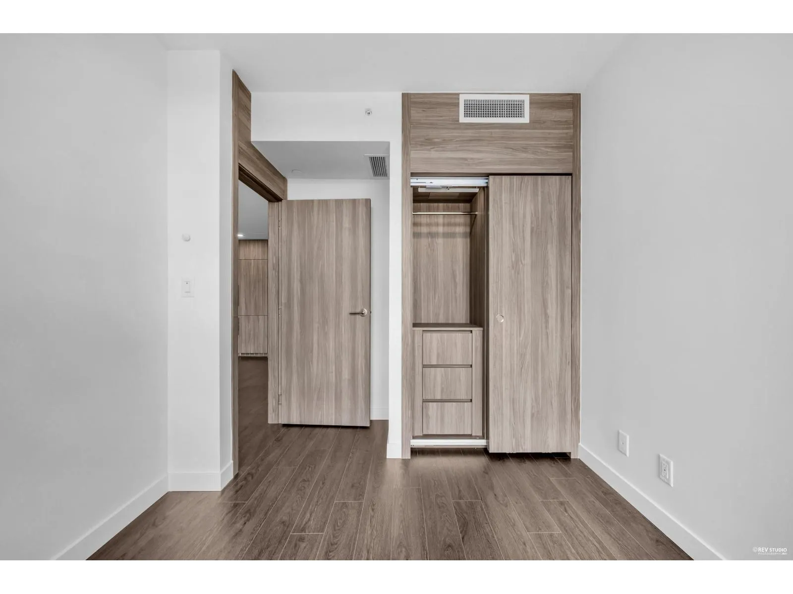 805 13778 100 AVENUE
