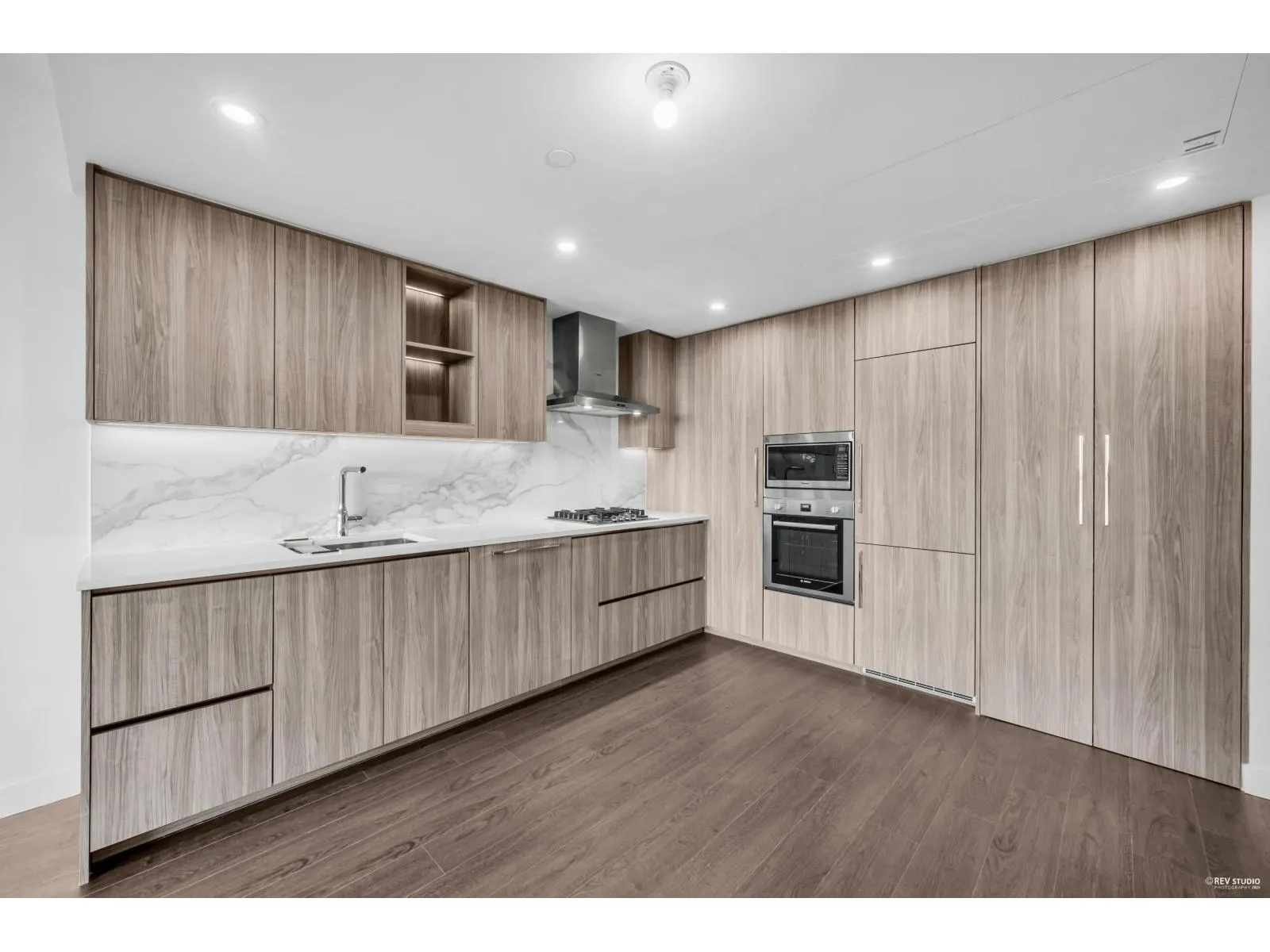 805 13778 100 AVENUE