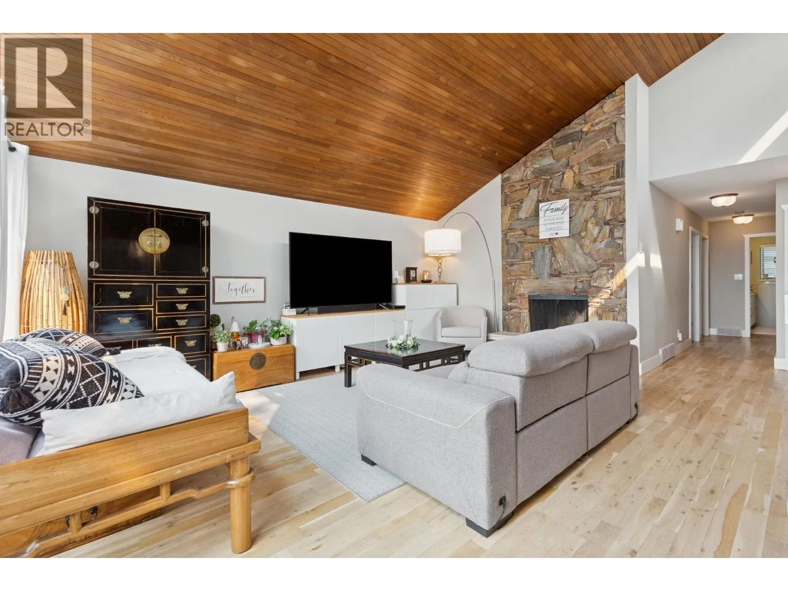 6 ELSDON BAY
