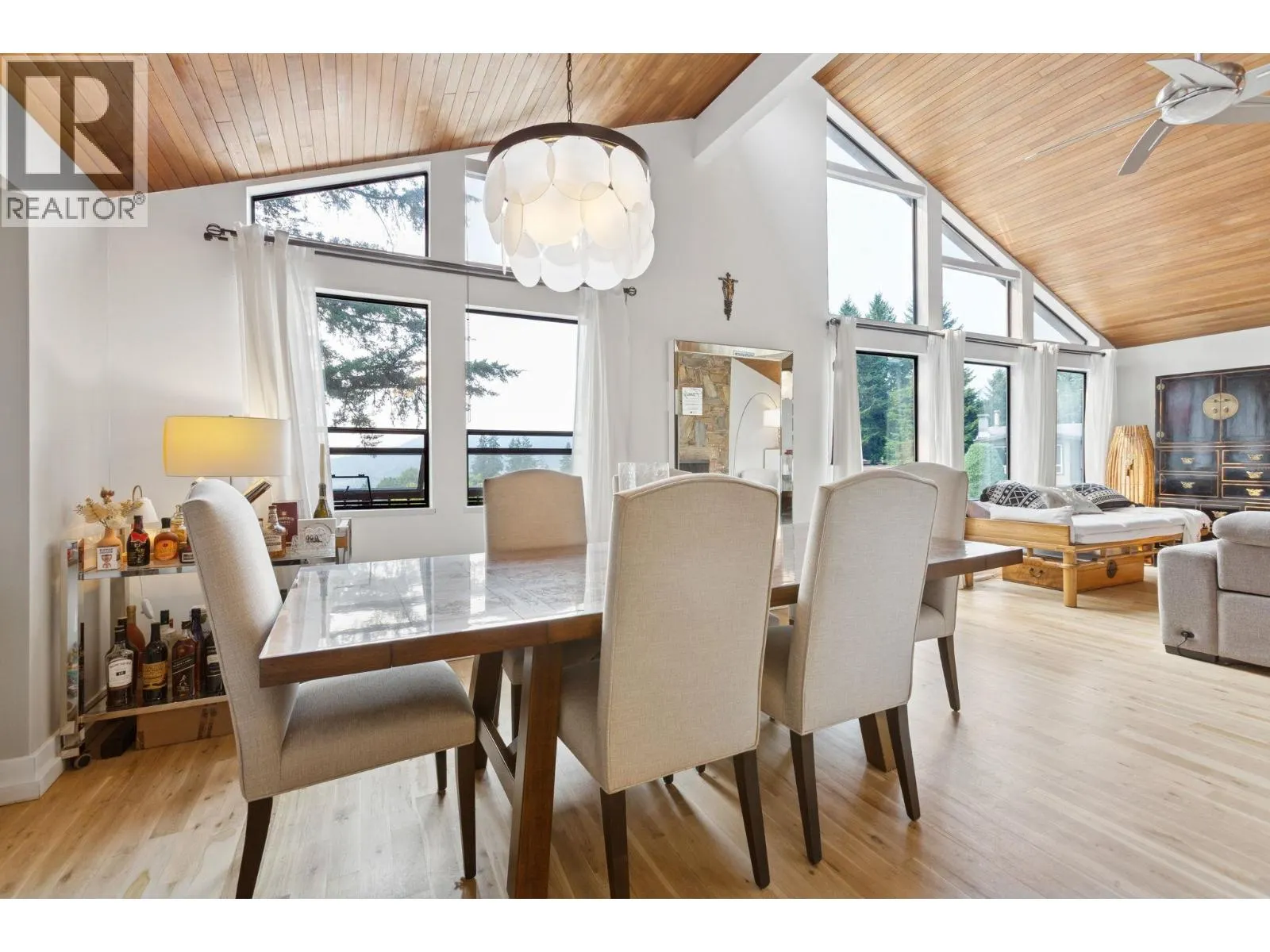 6 ELSDON BAY