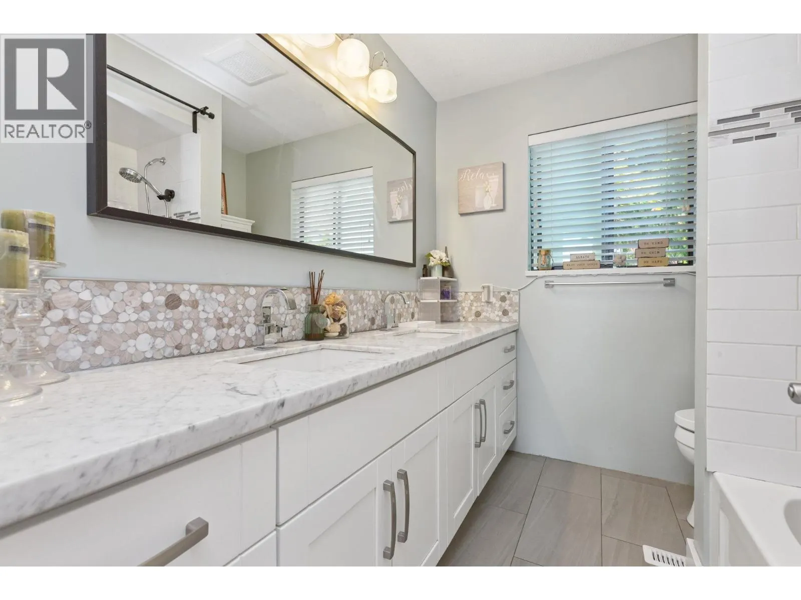 6 ELSDON BAY