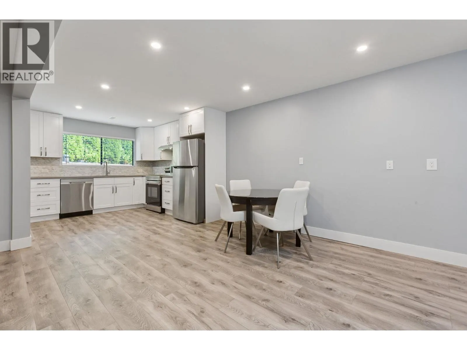 6 ELSDON BAY