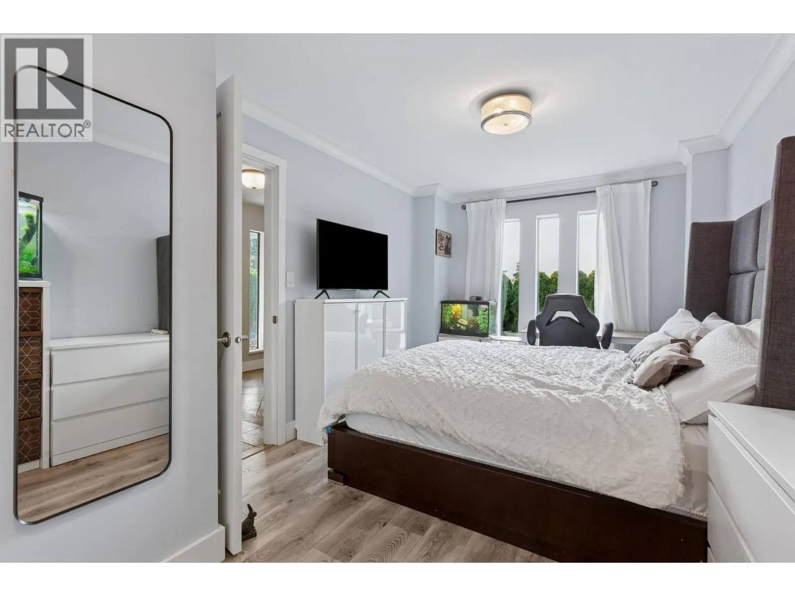 6 ELSDON BAY