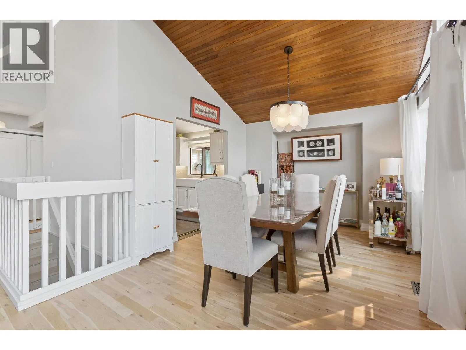 6 ELSDON BAY
