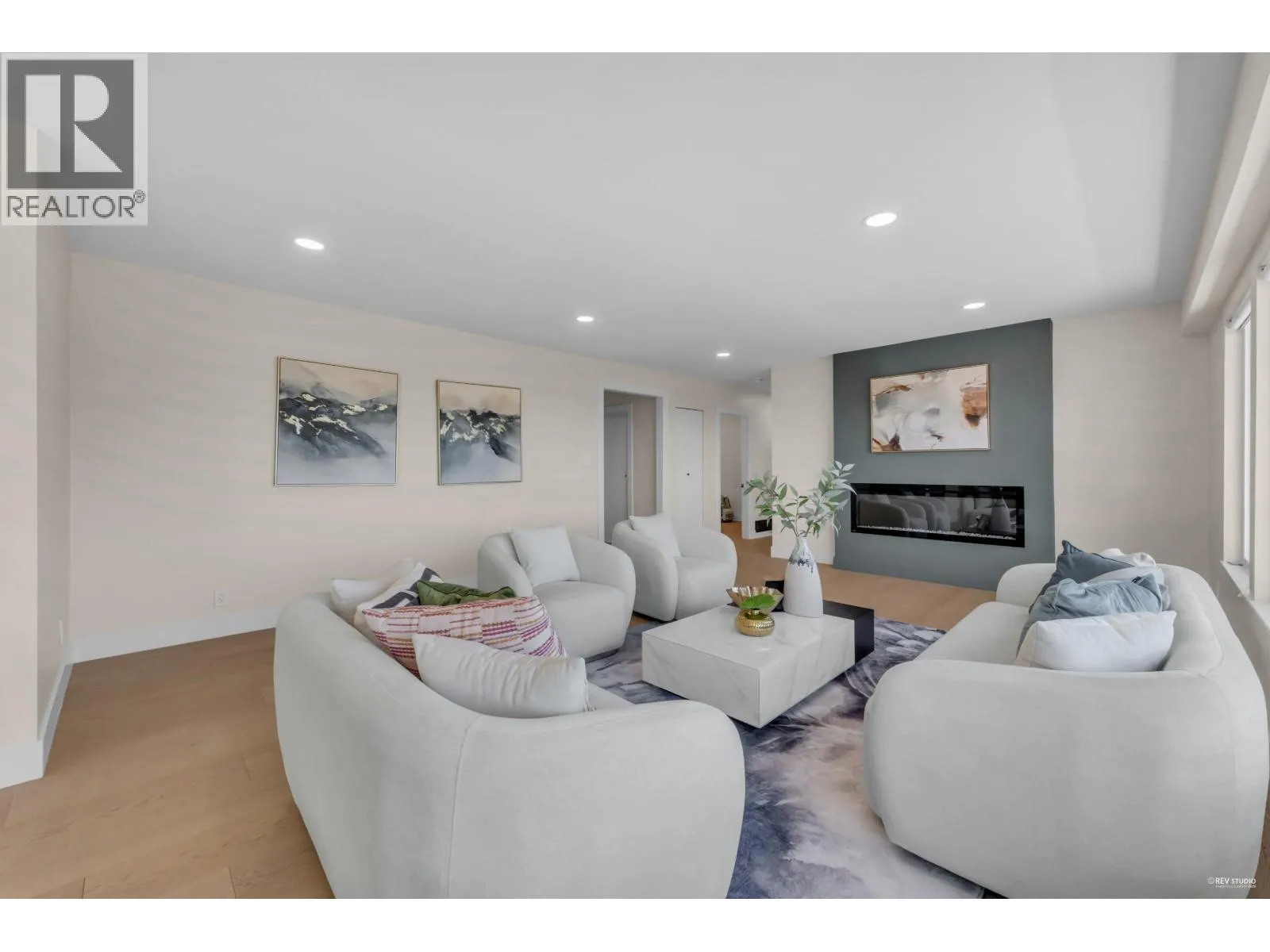 818 YOUNETTE DRIVE