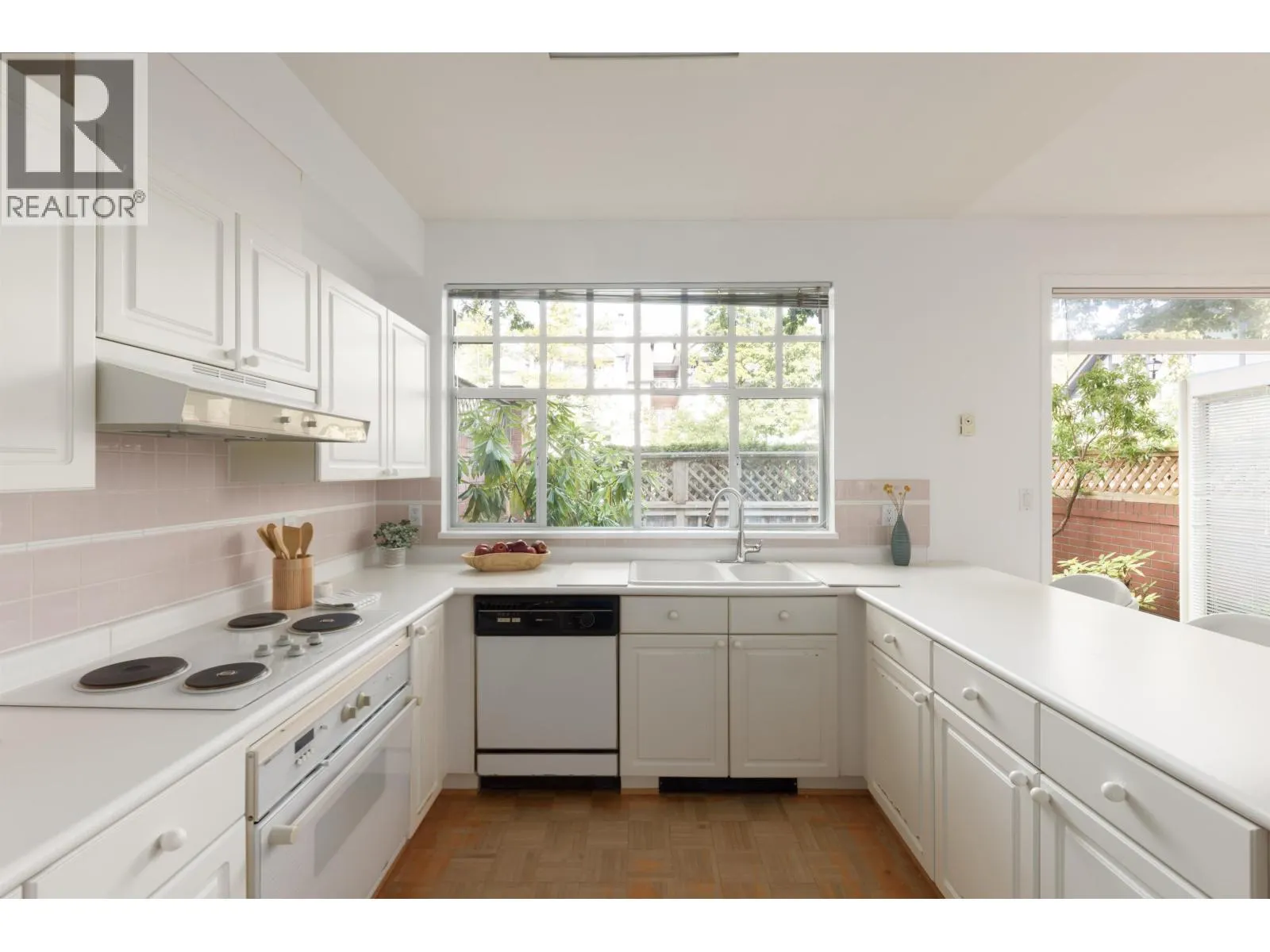 41 5880 HAMPTON PLACE