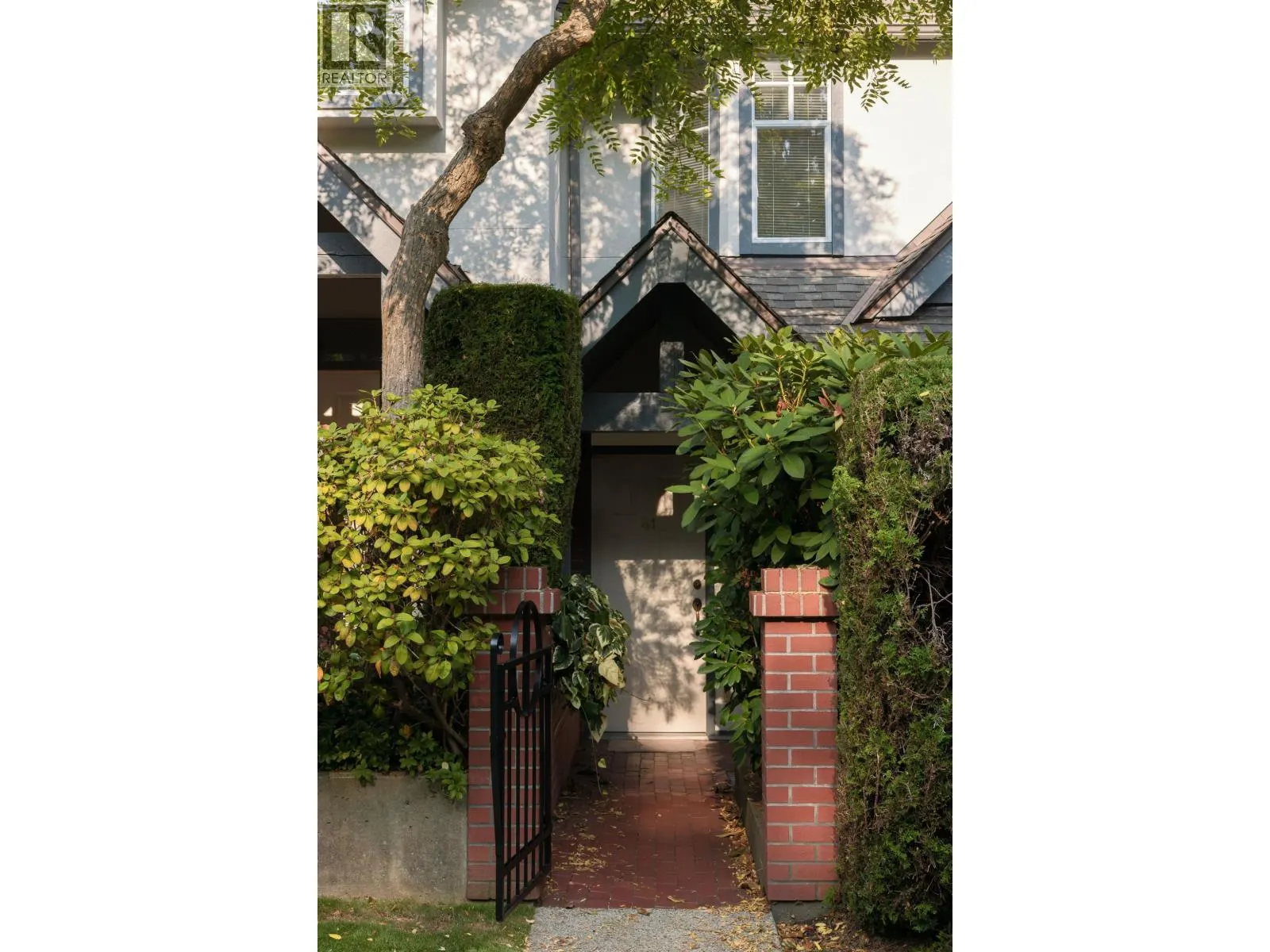 41 5880 HAMPTON PLACE