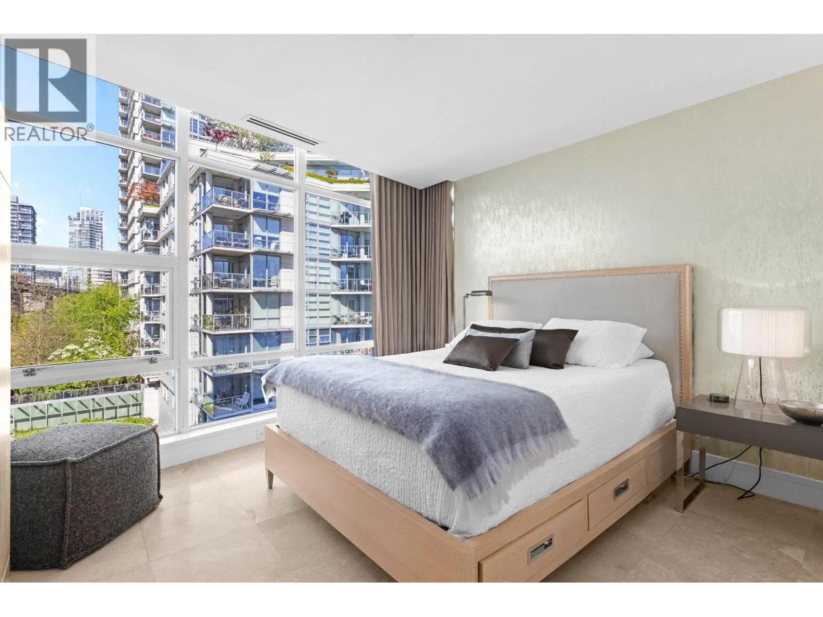 701 628 KINGHORNE MEWS