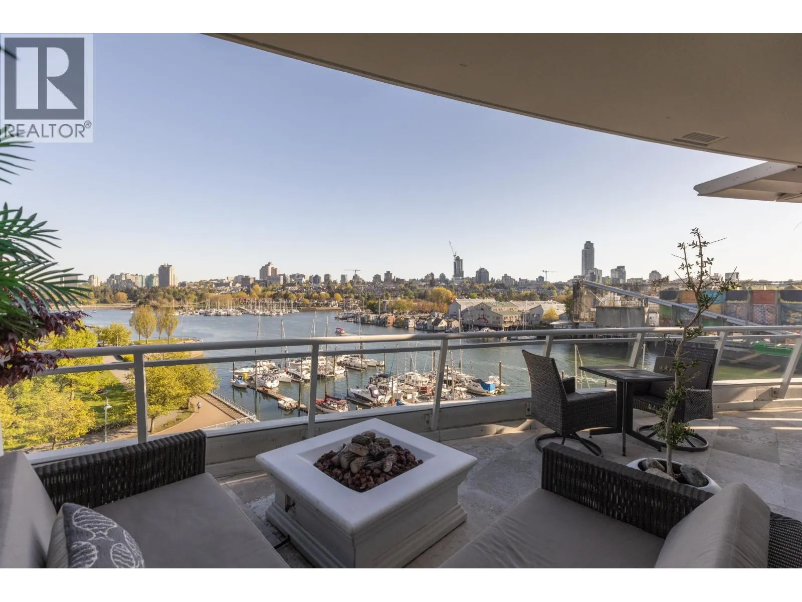 701 628 KINGHORNE MEWS