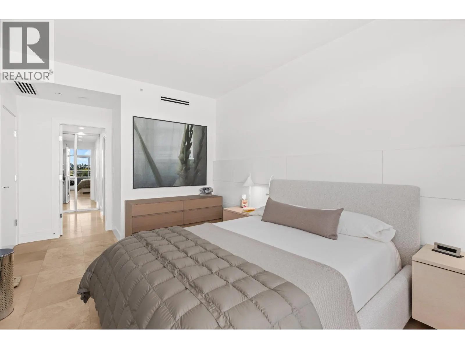 701 628 KINGHORNE MEWS