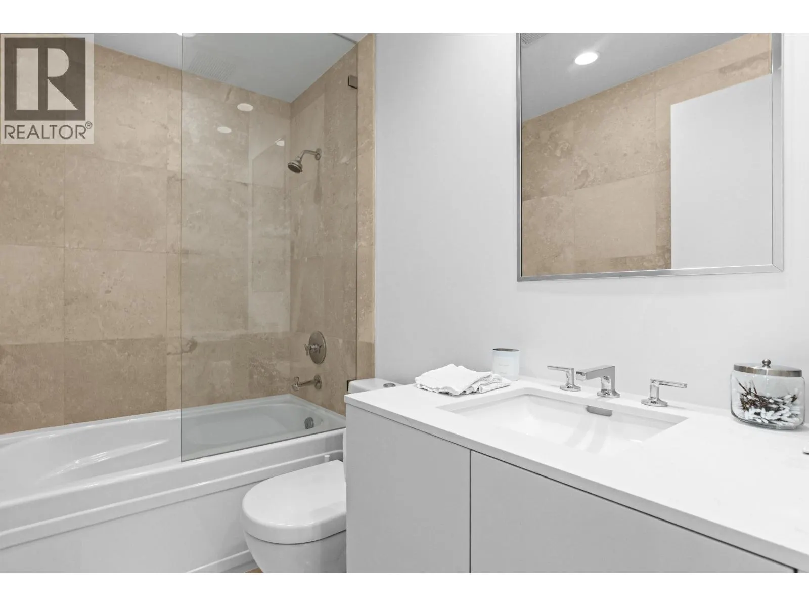 701 628 KINGHORNE MEWS