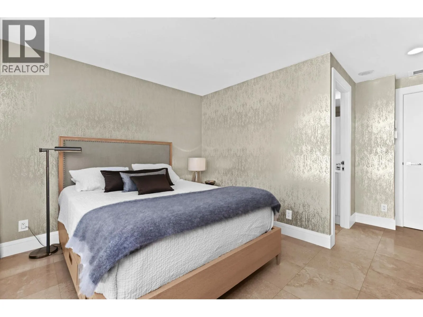 701 628 KINGHORNE MEWS