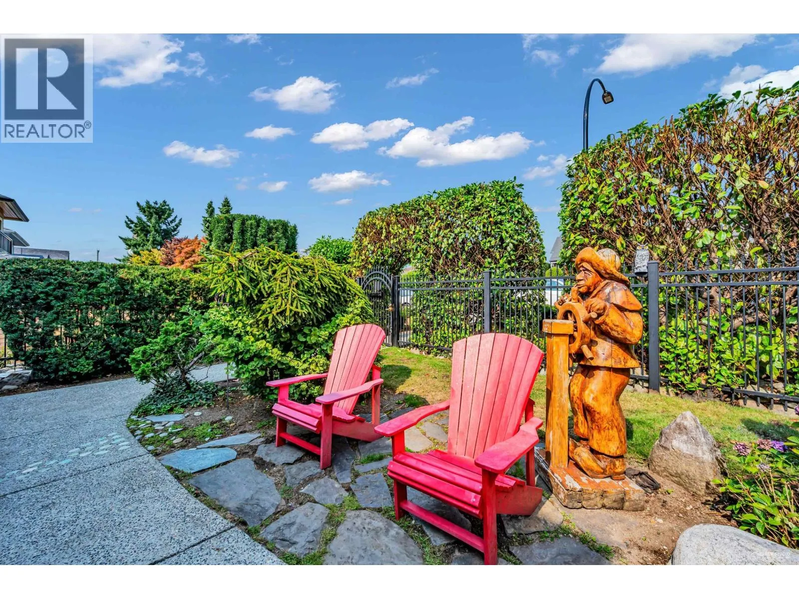 255 W 6TH STREET