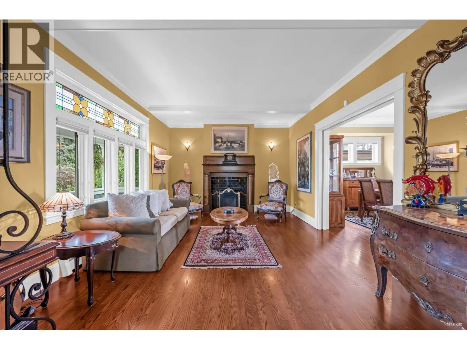 255 W 6TH STREET