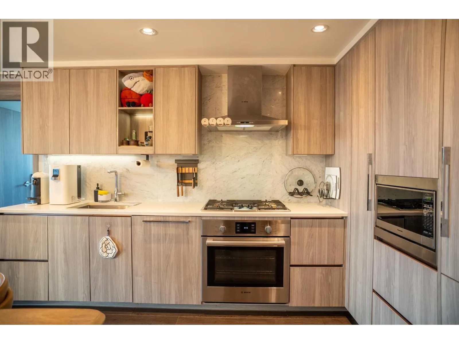 1108 4730 LOUGHEED HIGHWAY