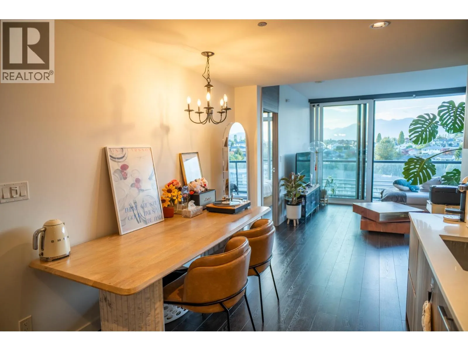 1108 4730 LOUGHEED HIGHWAY
