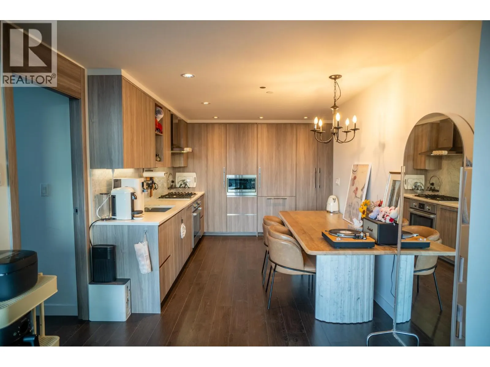 1108 4730 LOUGHEED HIGHWAY