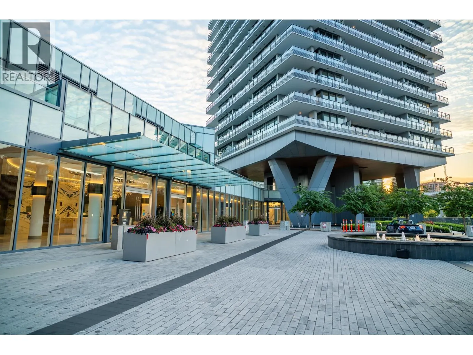 1108 4730 LOUGHEED HIGHWAY