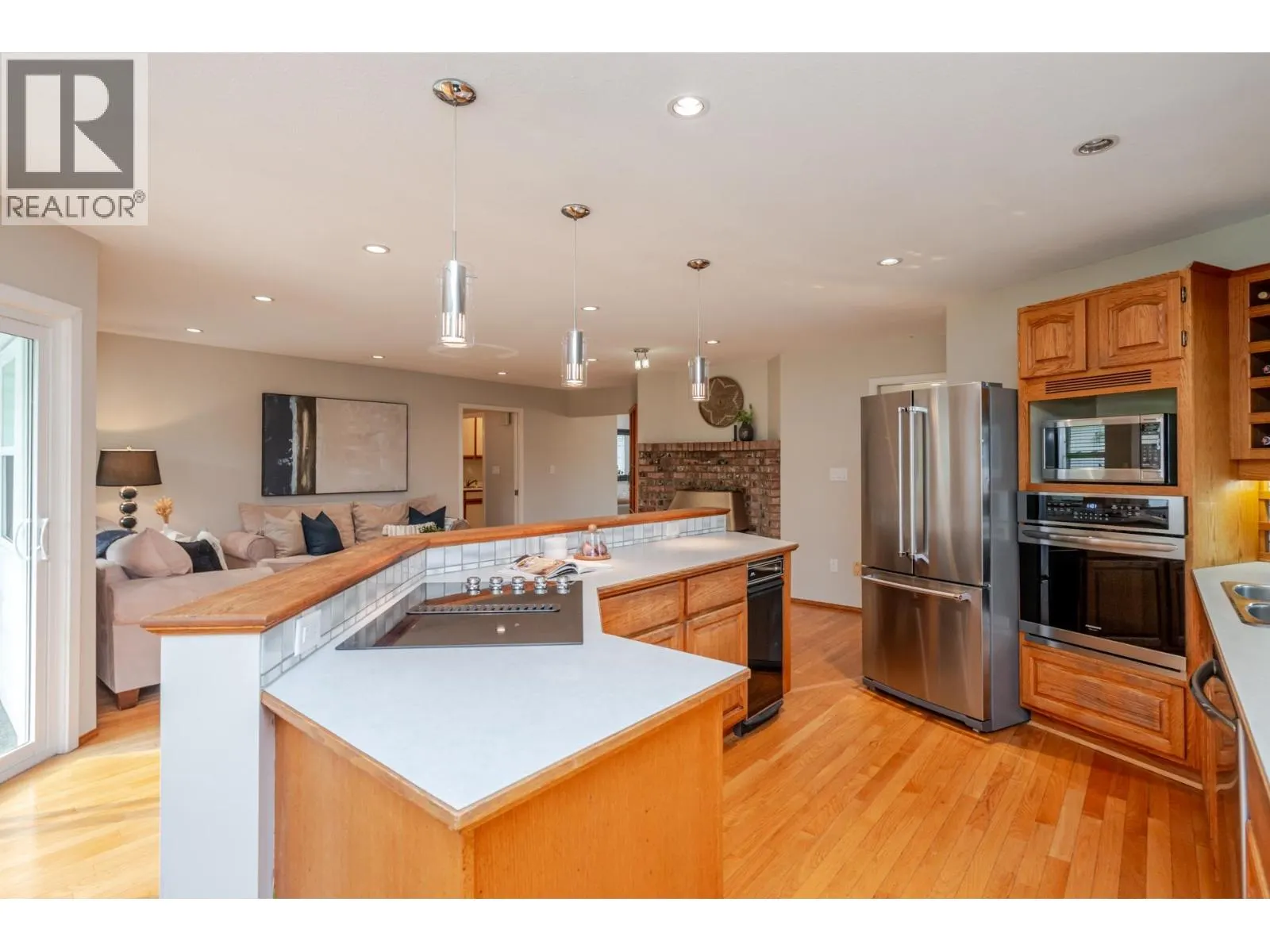 2203 SORRENTO DRIVE