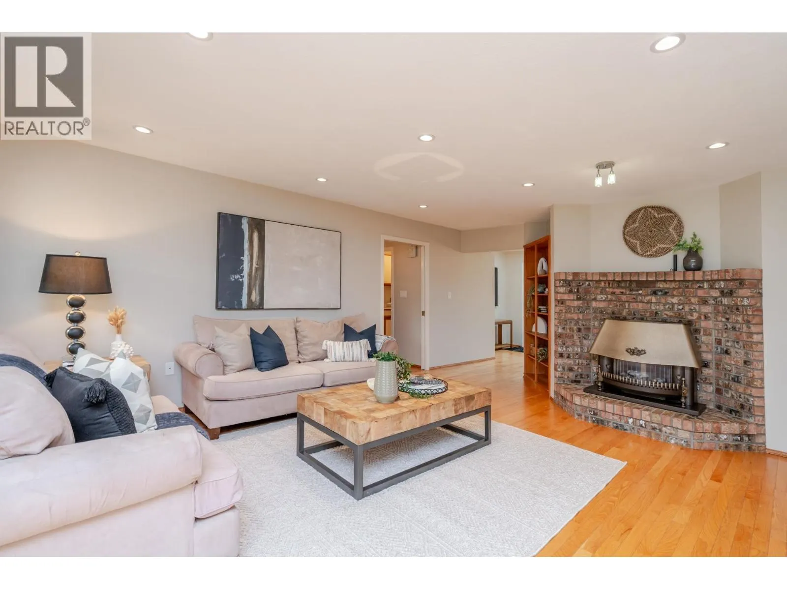 2203 SORRENTO DRIVE
