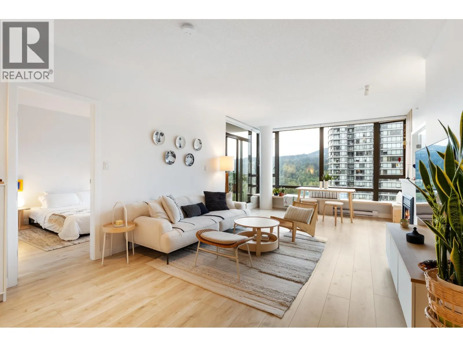 1607 400 CAPILANO ROAD
