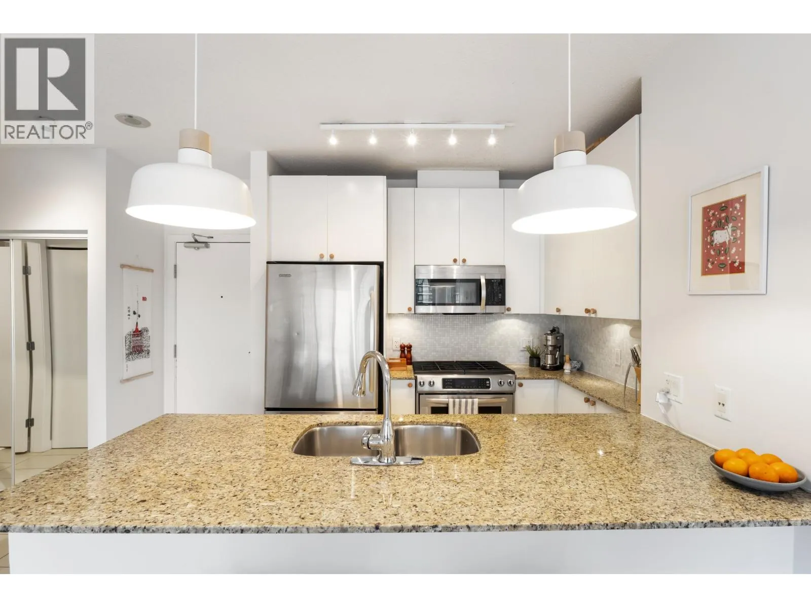 1607 400 CAPILANO ROAD