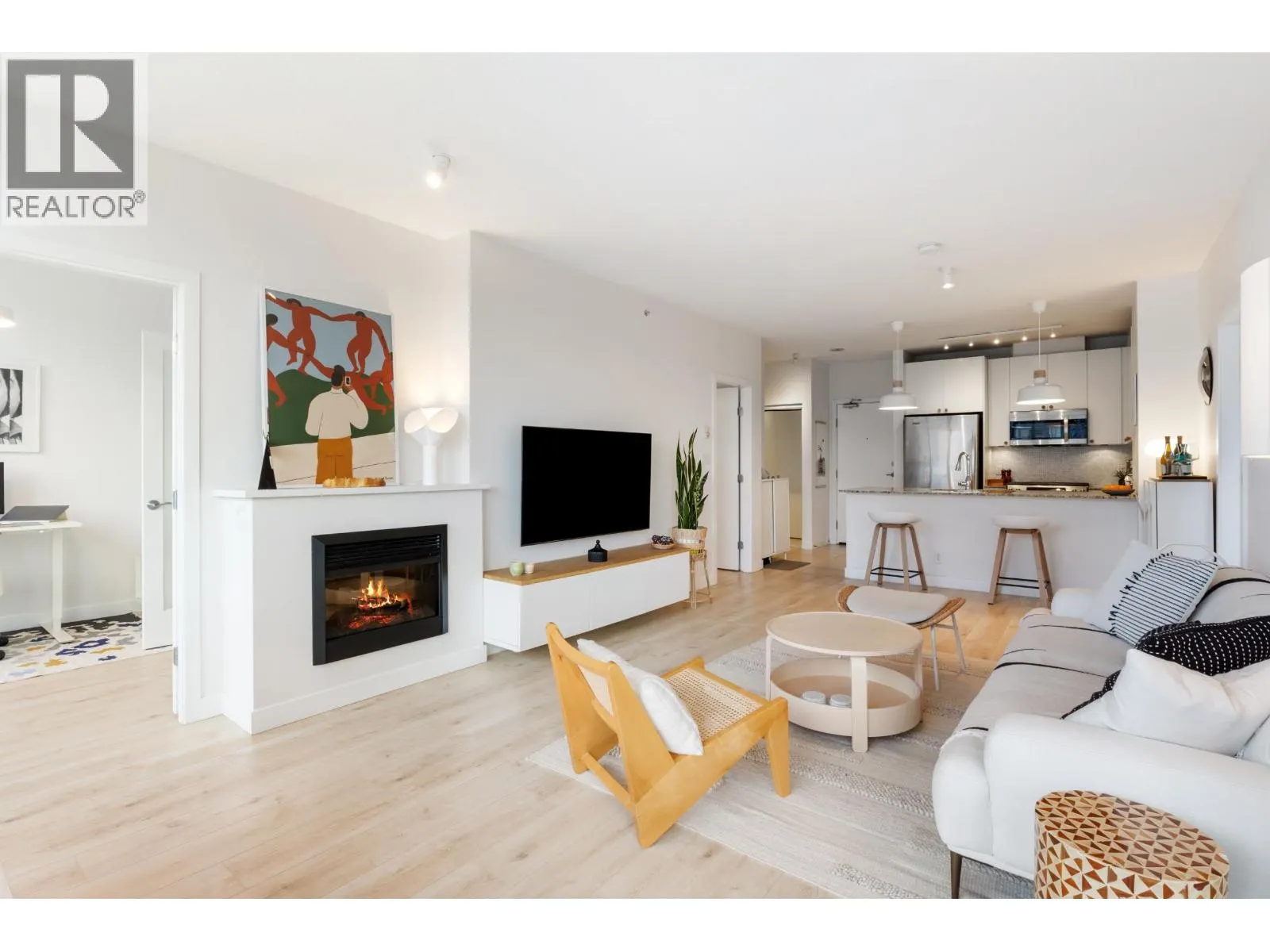 1607 400 CAPILANO ROAD