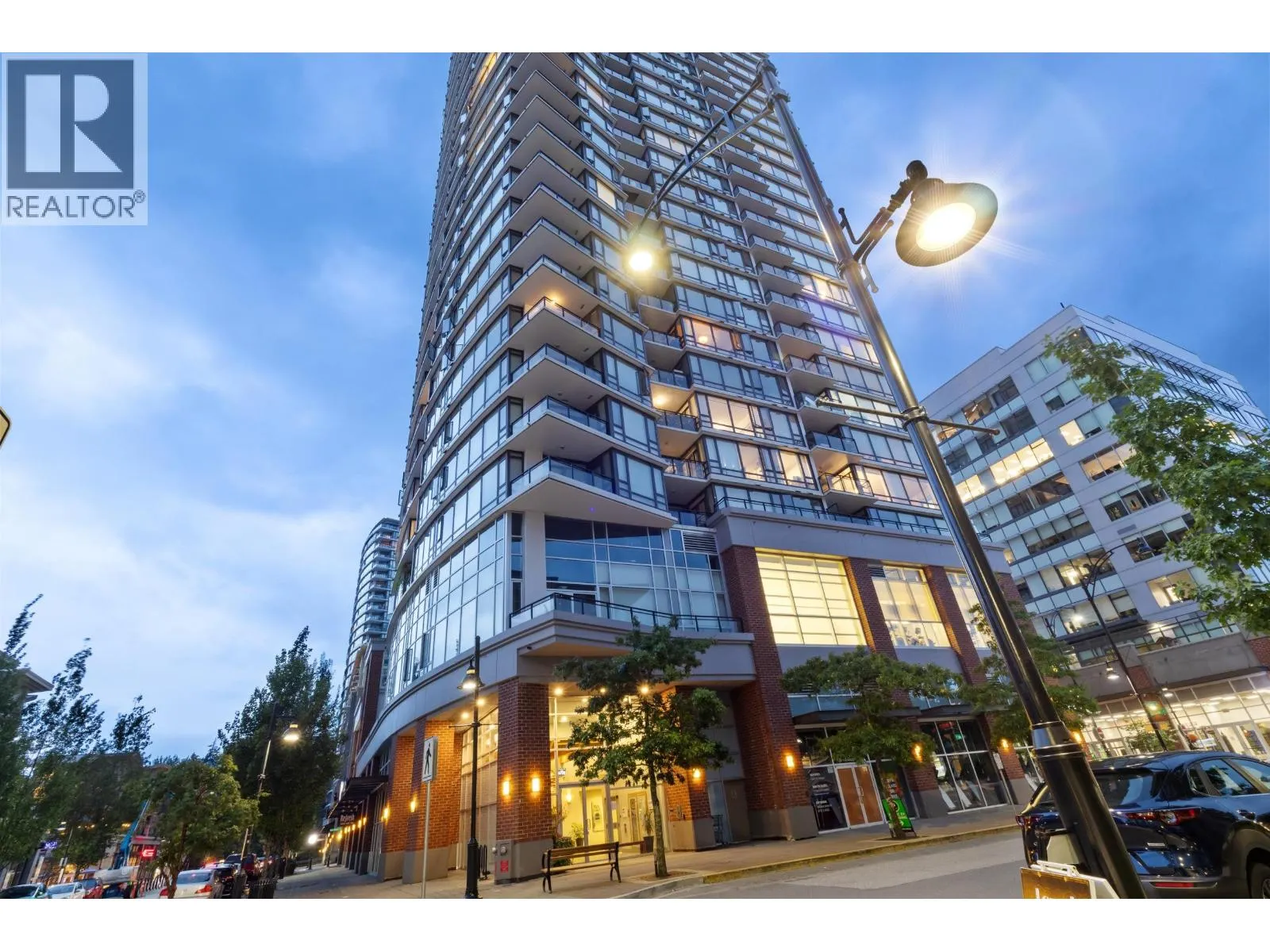 1607 400 CAPILANO ROAD