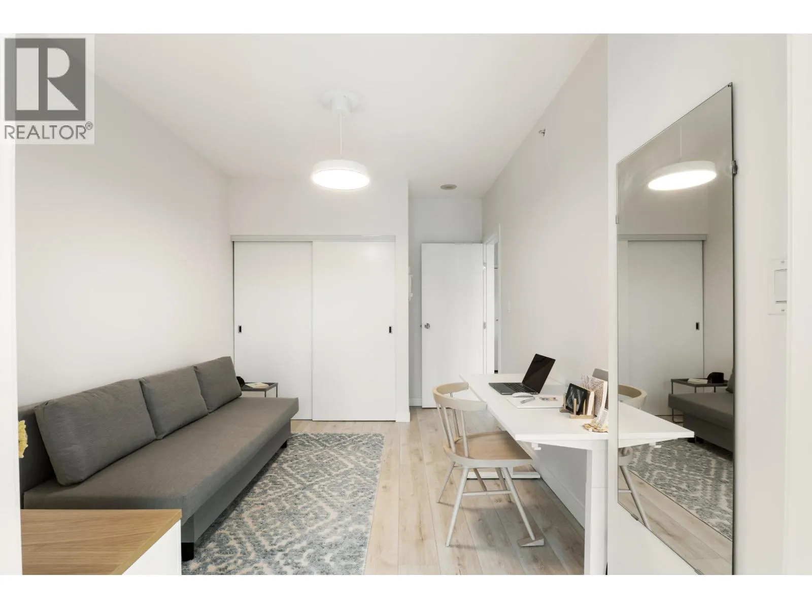 1607 400 CAPILANO ROAD