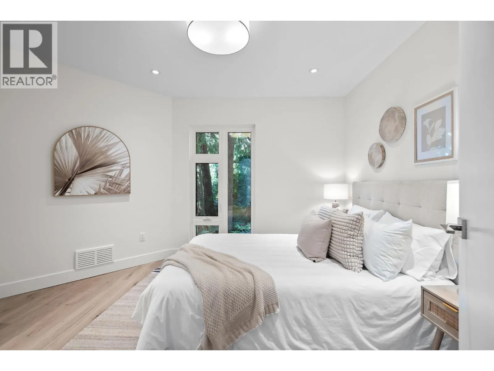 5061 BEAR LANE
