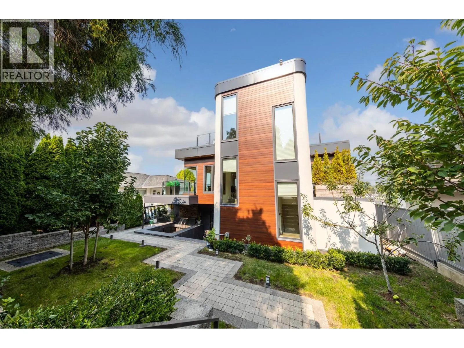 2863 W KING EDWARD AVENUE