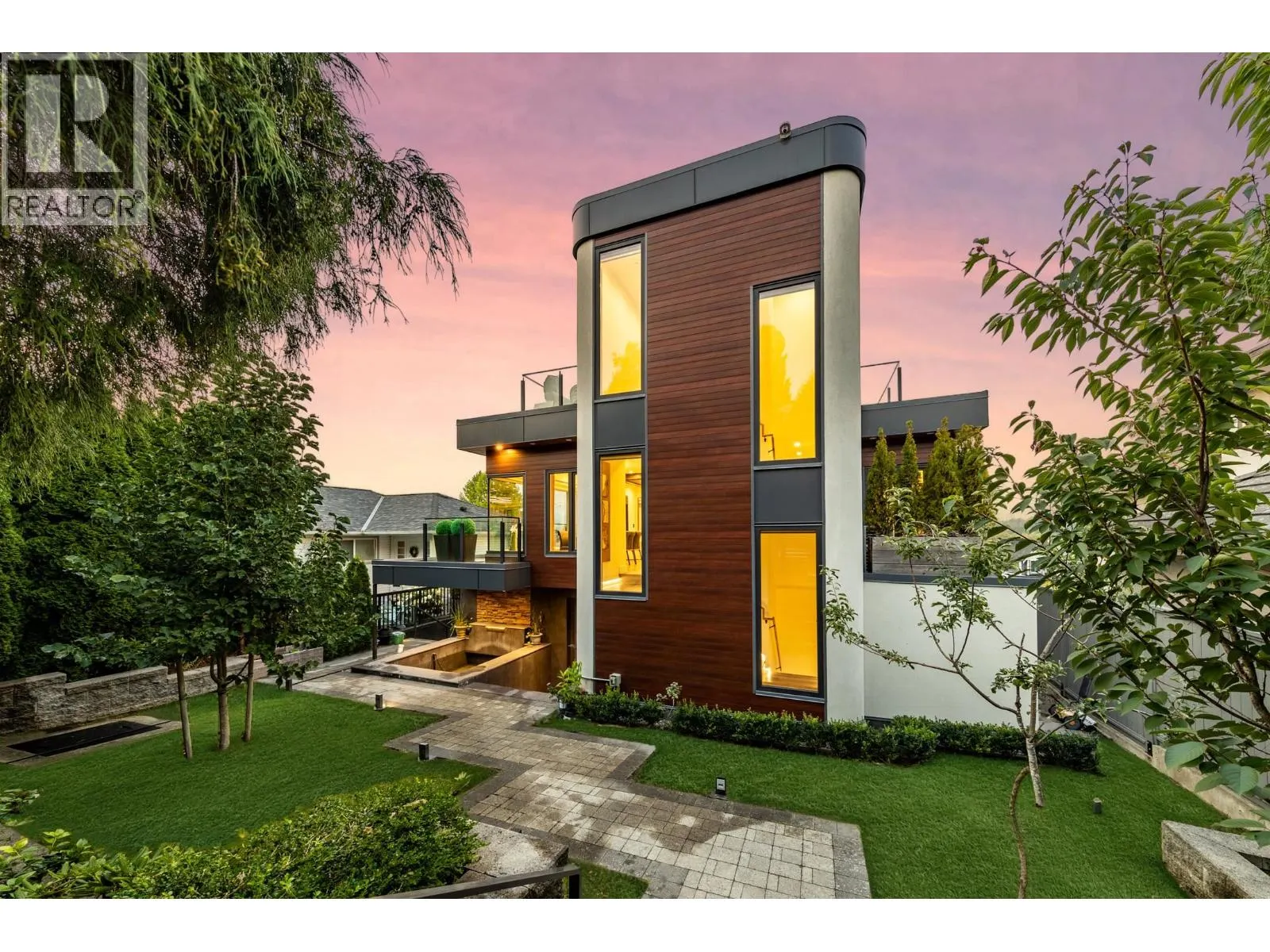 2863 W KING EDWARD AVENUE
