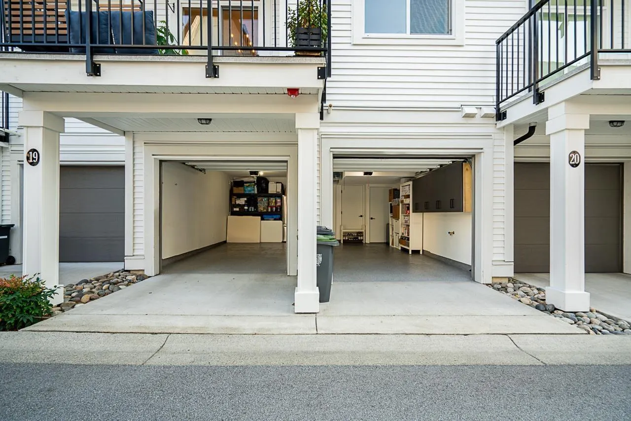 19 6897 201 STREET