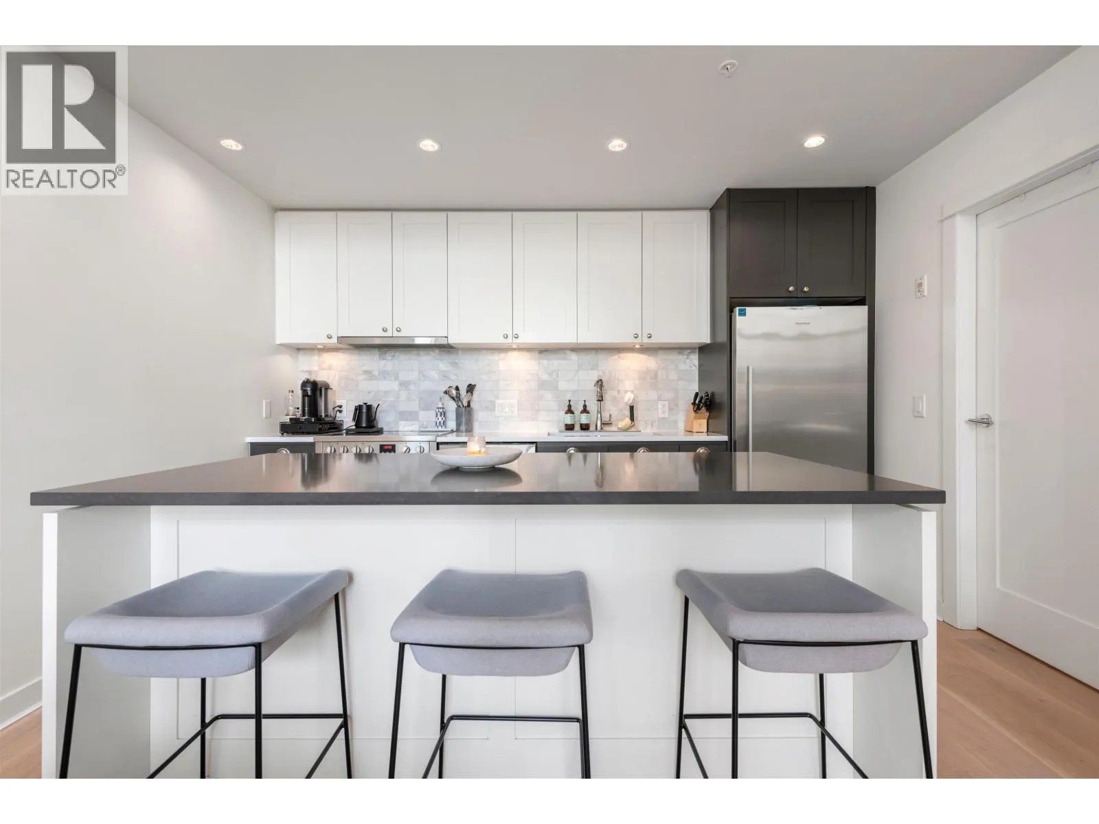 3429 PORTER STREET