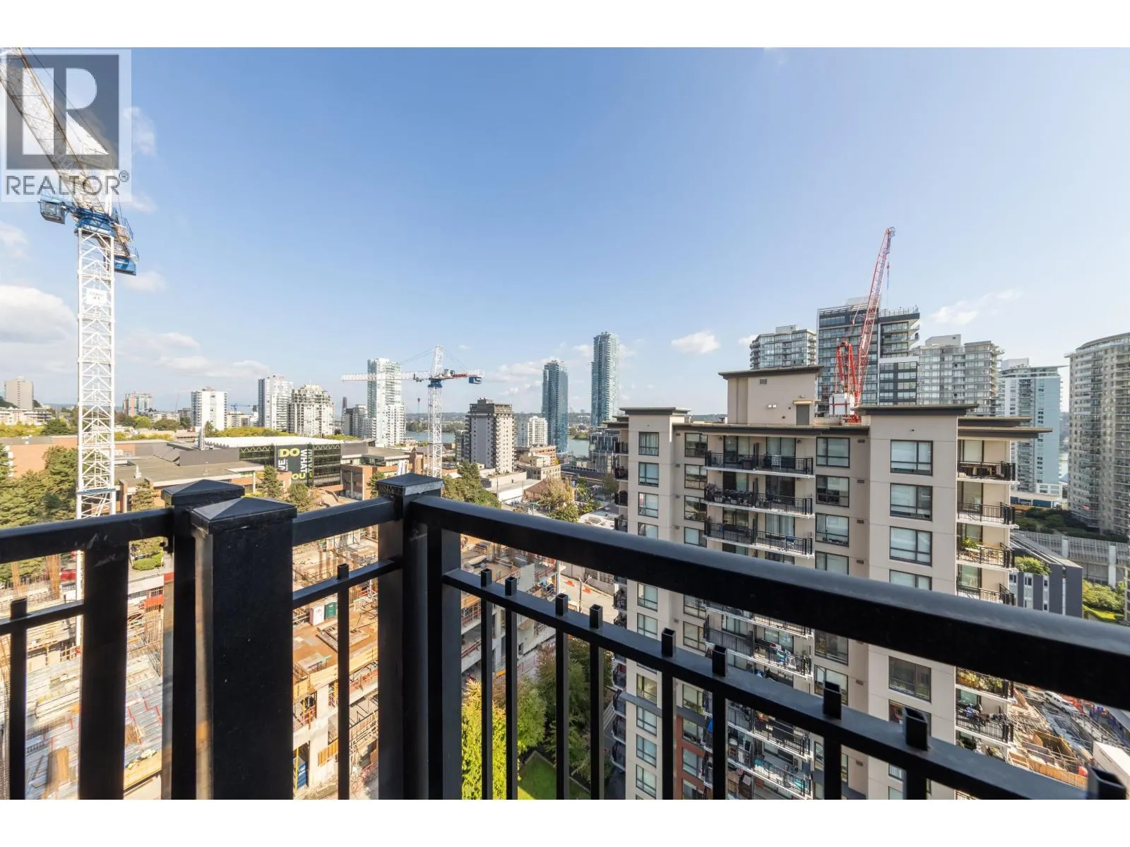 1205 814 ROYAL AVENUE